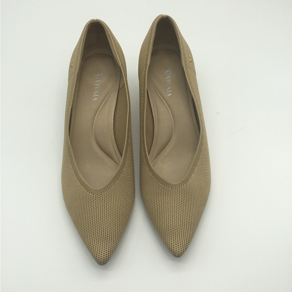 Elegant Tan Pointed Toe Heels - Picture 3 of 5